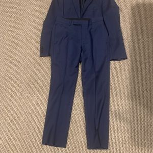 Calving Klein Men’s X-Fit slim-fit suit